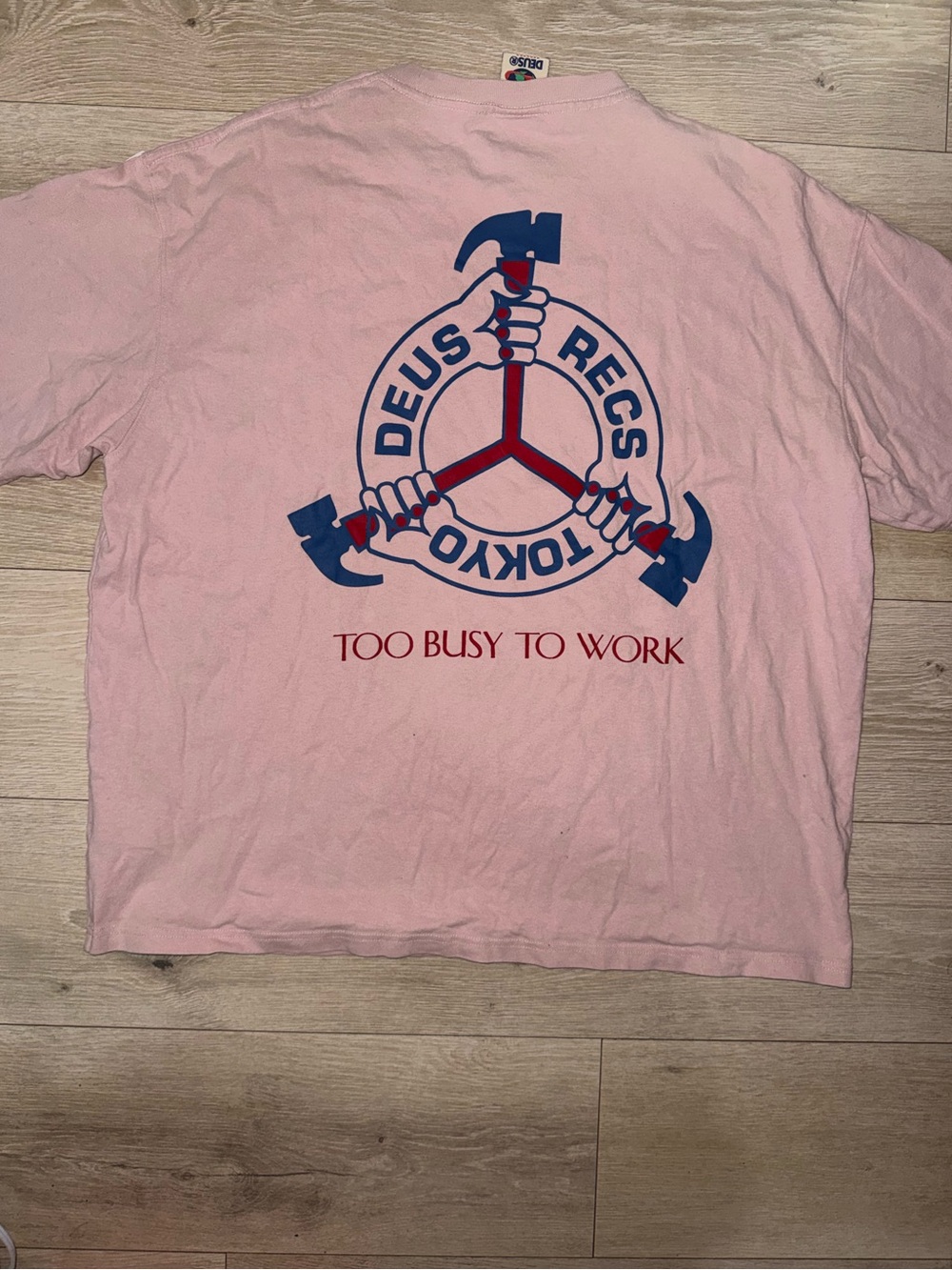 Deus Ex Machina / Deus Records Divine Hanmer Pink T-Shirt